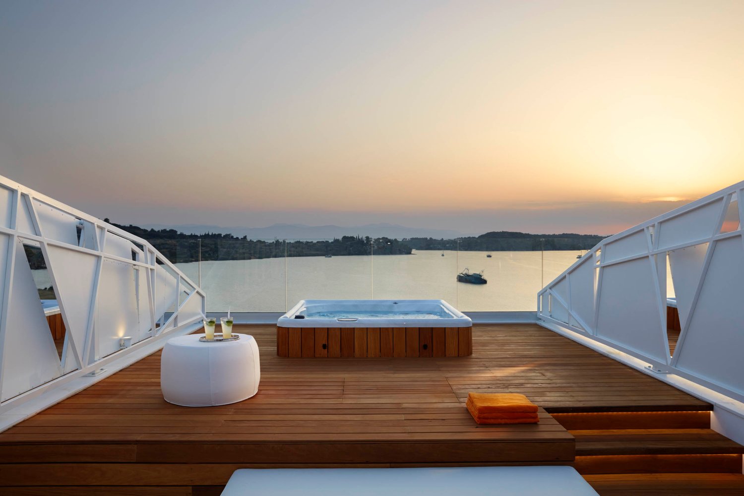 Nikki Beach Porto Heli - Private Hot tub and sea view