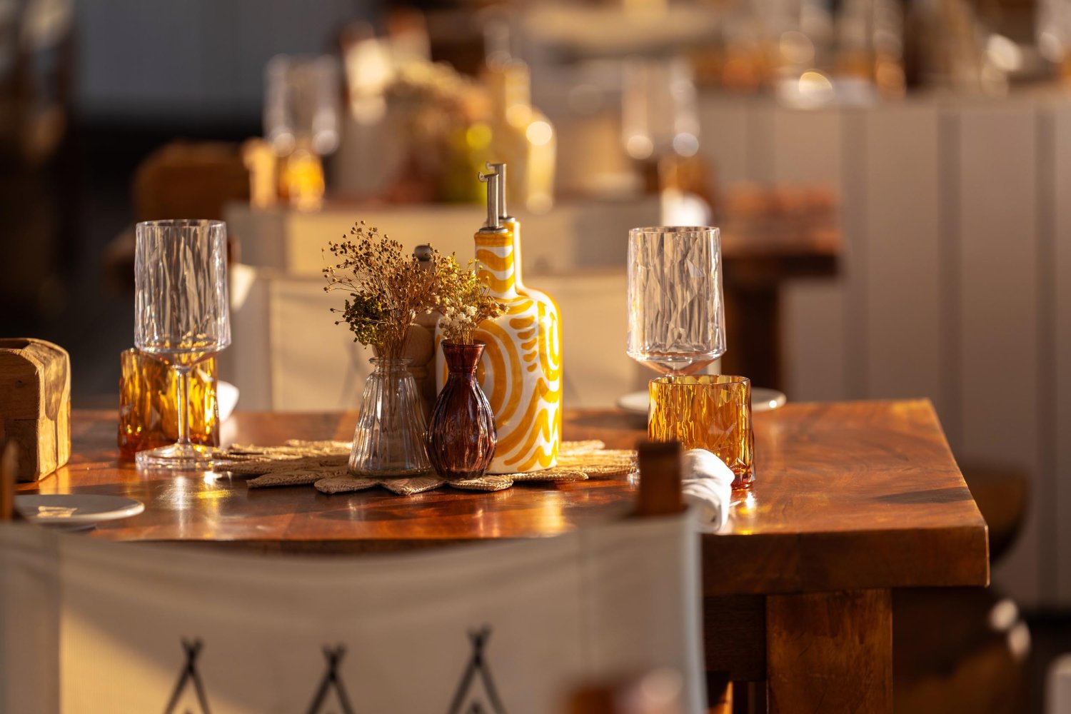 Nikki Beach Mallorca - Restaurant dining table